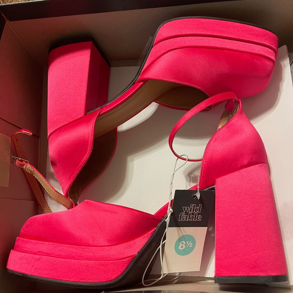 HOT PINK BARBIE HEELS! 🌸